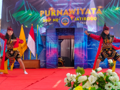Penampilan Tari Jejer Jaran Dawuk oleh siswi ekstra tari