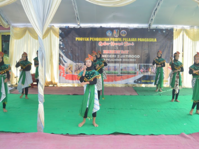 Kelas 7 G Tari Kreasi Nusantara