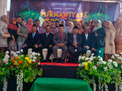 Dewan Guru dan TAS bersama kepala sekolah