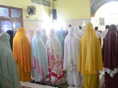 Sholat Tahajud secara berjamaah dilanjut sampai pada sholat shubuh