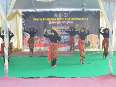 Kelas VII F Tari Gundul – Gundul Pacul