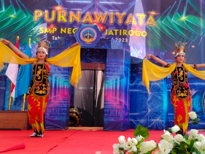 Penampilan Tari Gandrung dari Banyuwangi oleh siswi ekstra tari